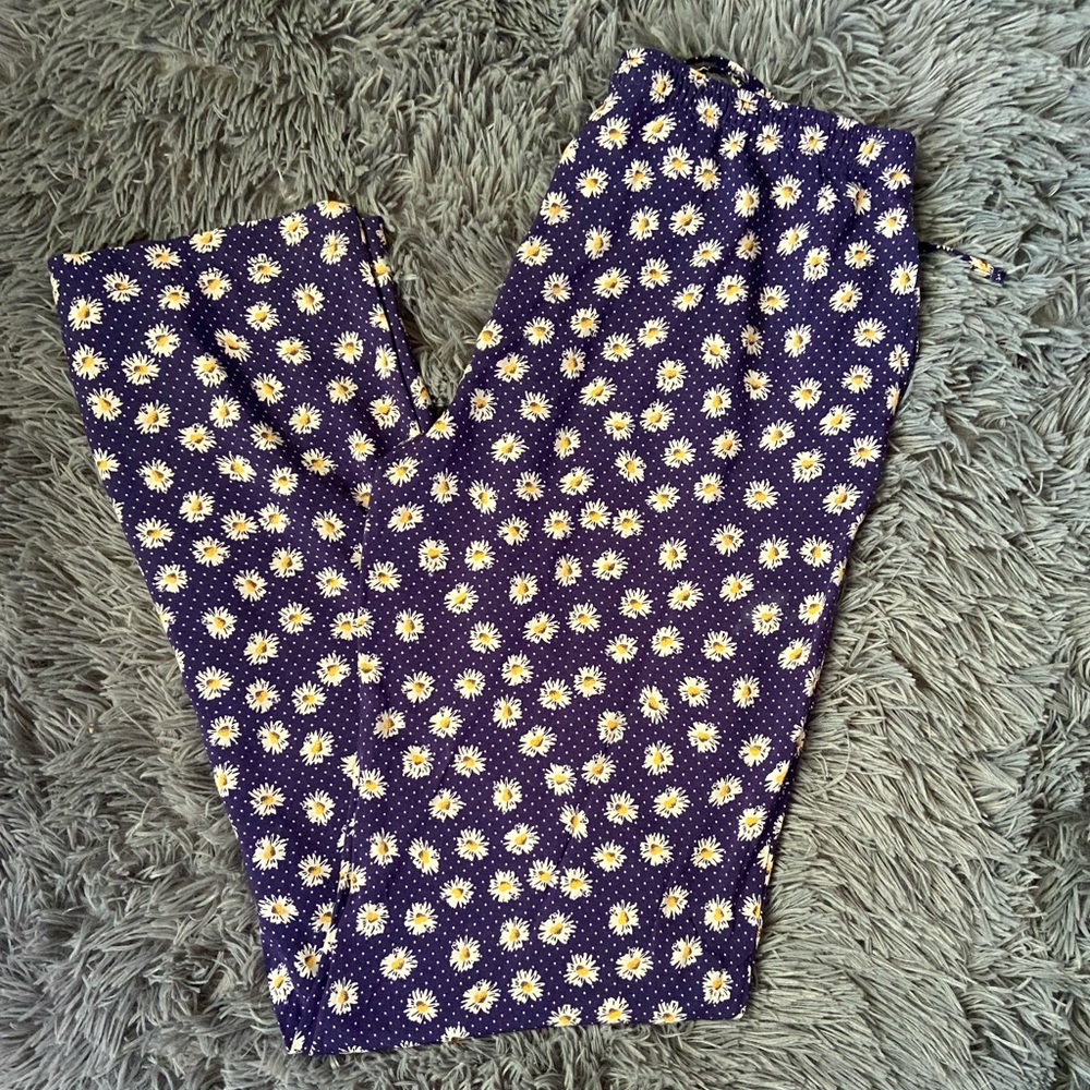 Soft & comfy sunflower lounge pants